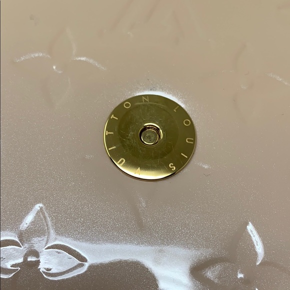 Authentic Louis Vuitton Rossmore MM Vernis Rose - Picture 10 of 15